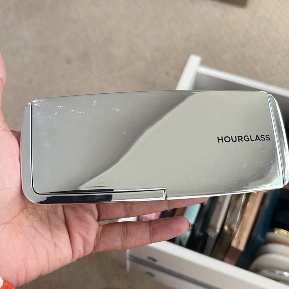 Limited edition hourglass ambient metallic strobe palette
